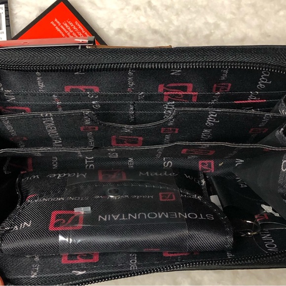 New Stone Mountain Leather Wristlet Wallet W/Rechargeable Phone Battery - Picture 6 of 9